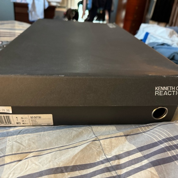 NWOT Kenneth Cole Size 7 Grey suede boot - Picture 3 of 5